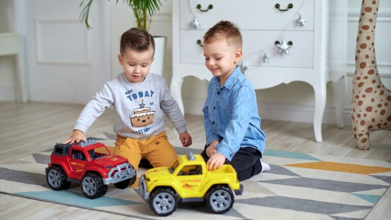 Zabawki wspierające rozwój motoryczny u dzieci.