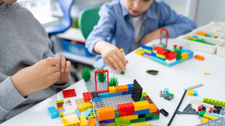 Zrób to sam: tworzenie własnych kreacji z Lego